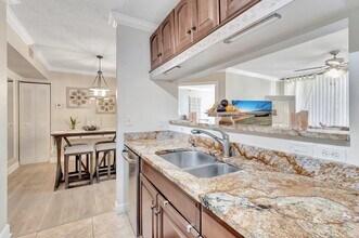 103 Yacht Club Way in Hypoluxo, FL - Foto de edificio - Building Photo