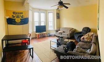 731 Parker St in Boston, MA - Building Photo