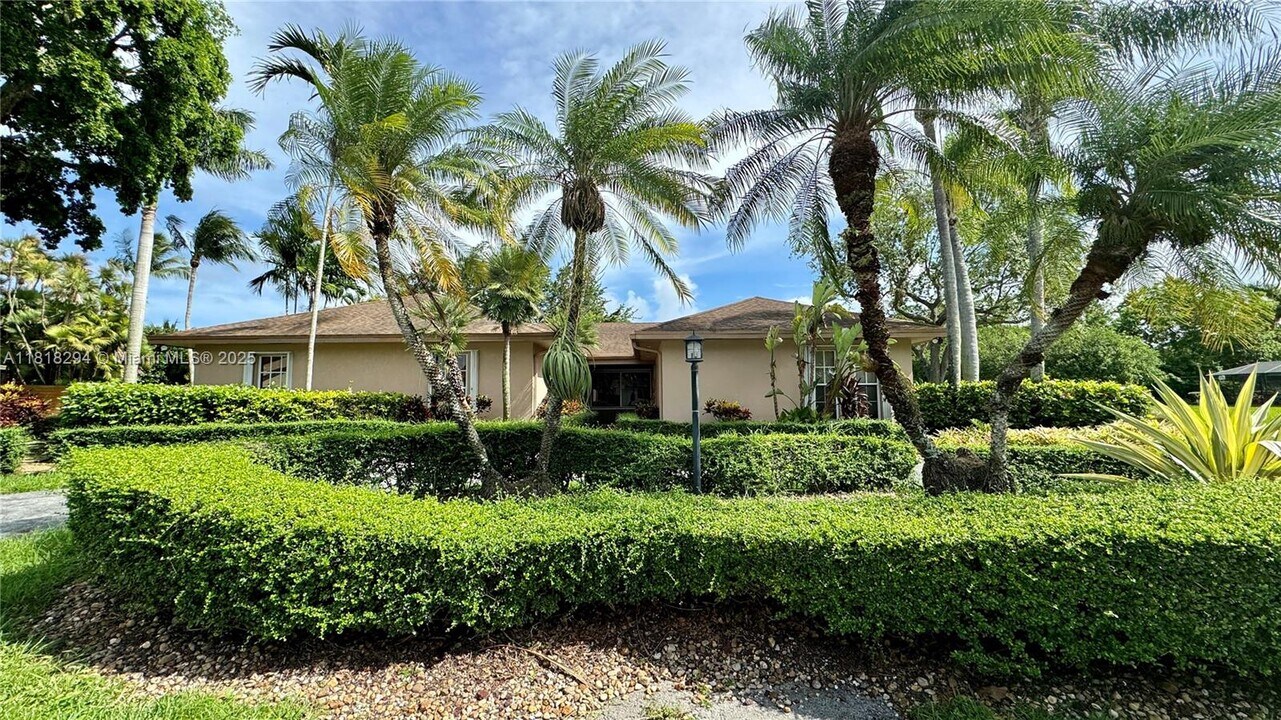 10280 SW 141st St in Miami, FL - Building Photo
