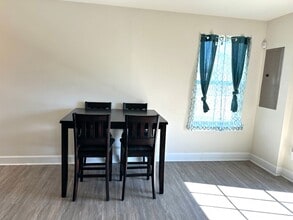 8773 Elsing Green Dr in Manassas, VA - Foto de edificio - Building Photo