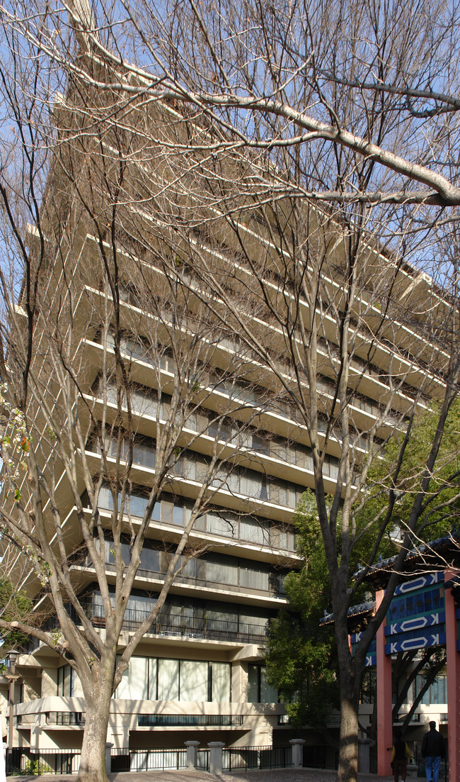 Imperial Tower in Sacramento, CA - Building Photo - Building Photo