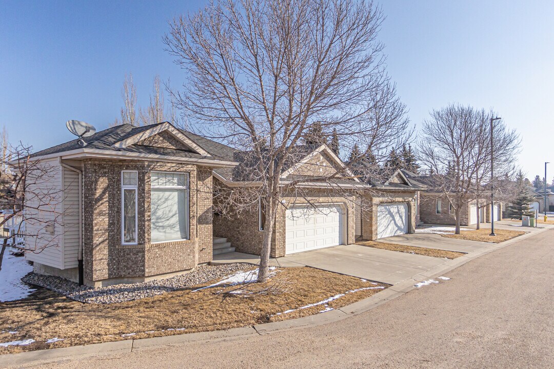 MacEwan Cove in Edmonton, AB - Building Photo