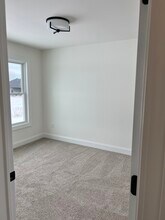 6066 New Taylor Rd, Unit A in Orchard Park, NY - Foto de edificio - Building Photo