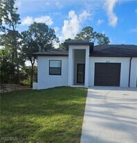 4737 14th St SW in Lehigh Acres, FL - Building Photo