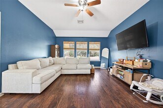 10391 Royal Magnolia Dr in Conroe, TX - Foto de edificio - Building Photo