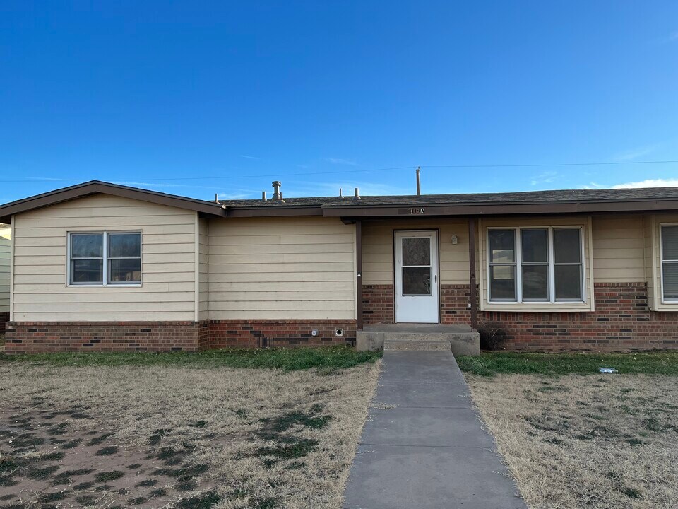 708 16th St, Unit A in Shallowater, TX - Building Photo