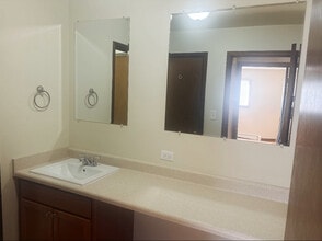 866 N Milwaukee Ave in Libertyville, IL - Foto de edificio - Building Photo