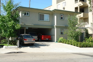 15032 Moorpark St Apartments