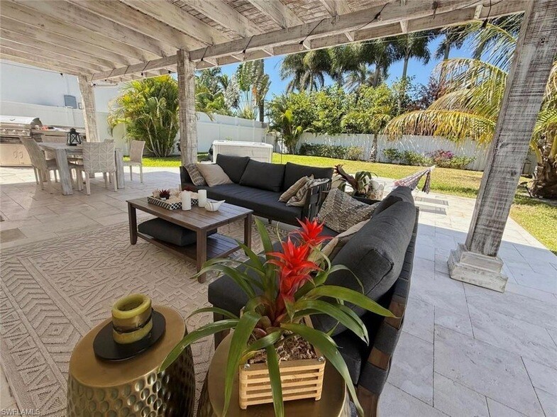 771 94th Ave N in Naples, FL - Foto de edificio