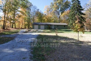 9526 Watkins Rd SW in Pataskala, OH - Building Photo