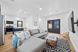 4704 Enchanted Ln in Austin, TX - Building Photo - Building Photo