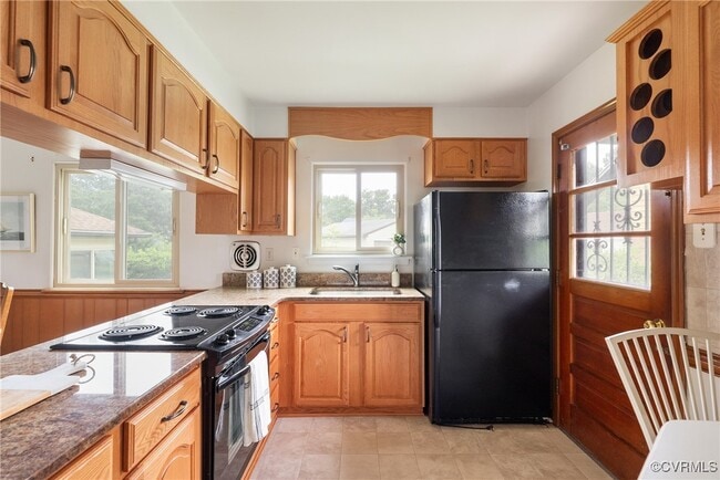 property at 5701 Larrymore Rd