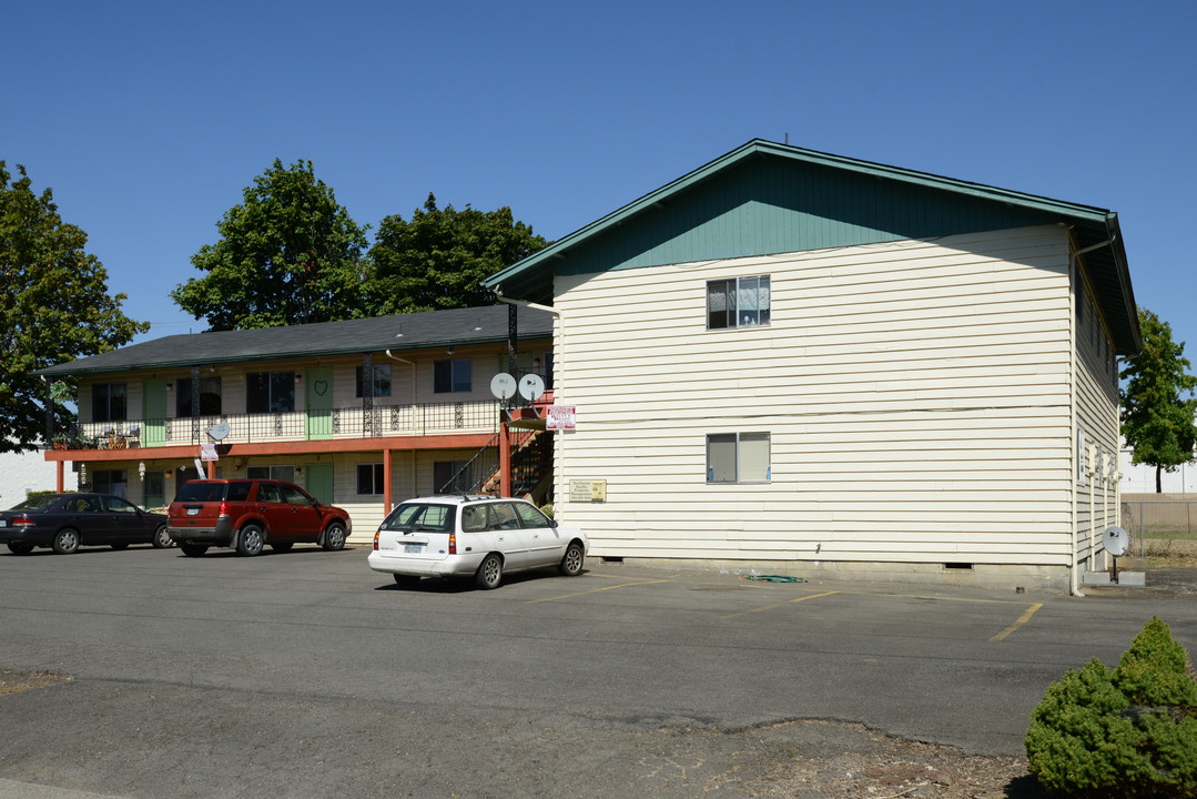 Orchard Park Apartments in Dallas, OR - Building Photo