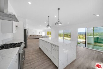 23500 Aetna St in Los Angeles, CA - Building Photo - Building Photo