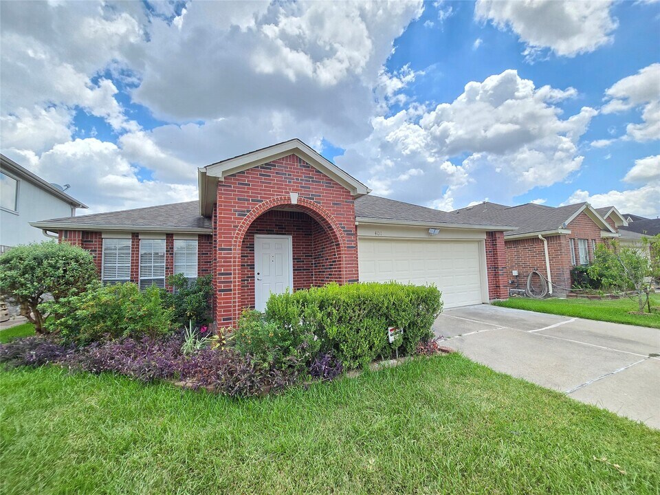 4011 Lone Dove Ct in Houston, TX - Building Photo