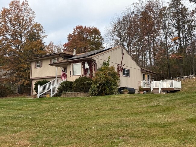 12 Todd Dr in Middletown, NY - Building Photo - Building Photo