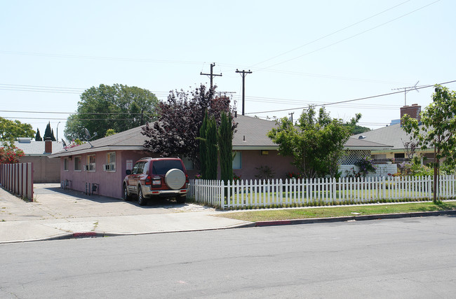 2146 Mountain View Ave in Anaheim, CA - Building Photo - Building Photo