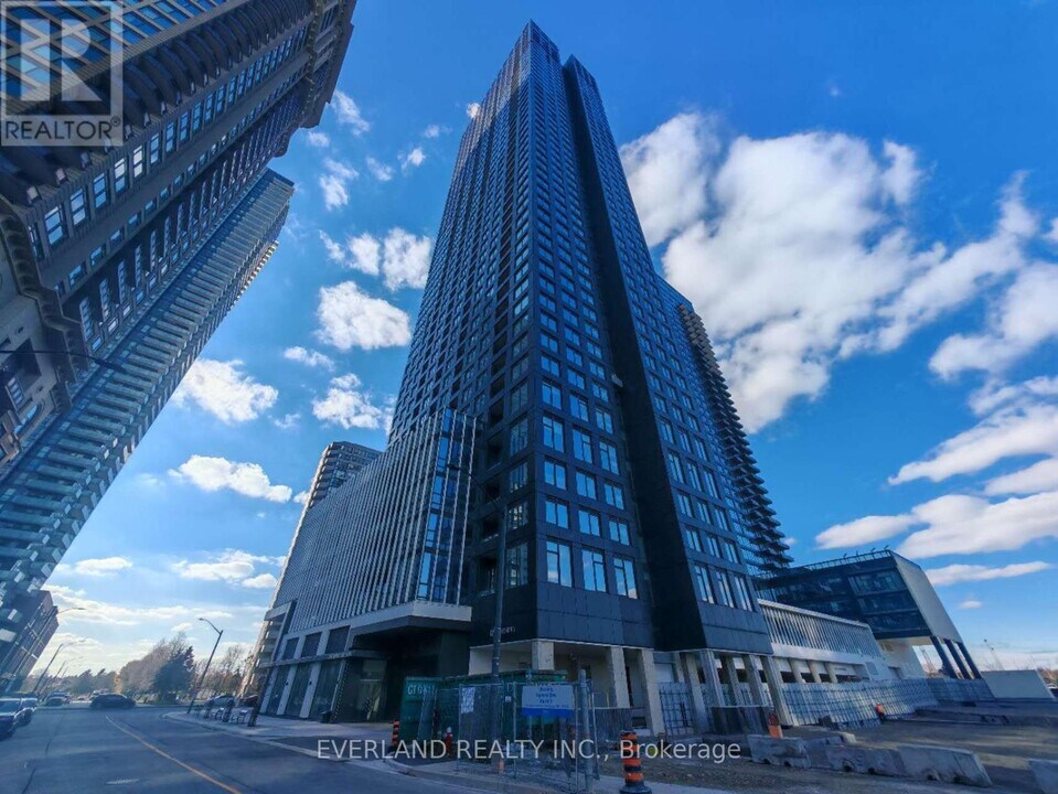 395 Square One Dr in Mississauga, ON - Building Photo