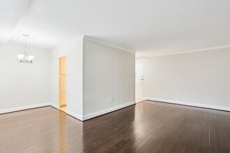 4000 Tunlaw Rd NW in Washington, DC - Building Photo - Building Photo