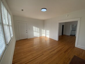 3211 Barton Ave-Unit -Unit 2 in Richmond, VA - Foto de edificio - Building Photo