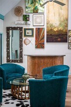 5005 Canterbury Dr in Sarasota, FL - Building Photo - Building Photo