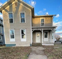 217 N West Ave in Freeport, IL - Building Photo