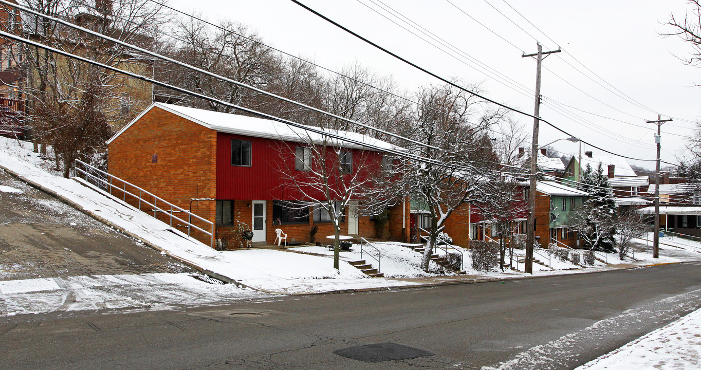 1002 Brushton Ave in Pittsburgh, PA - Building Photo