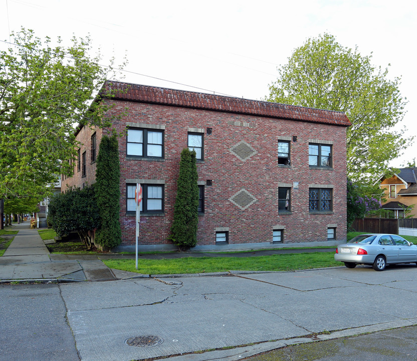 Maxwell Court in Seattle, WA - Building Photo