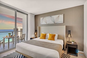 4010 S Ocean Dr in Hollywood, FL - Building Photo - Building Photo