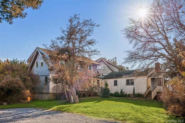 property at 7 Jagger Ln