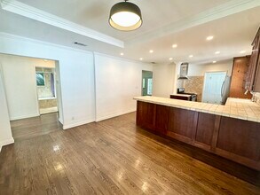 12749 Milbank St in Studio City, CA - Foto de edificio - Building Photo