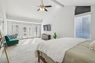 14115 Briarhills Pkwy in Houston, TX - Foto de edificio - Building Photo