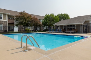 Providence Pointe in Johnston, IA - Building Photo