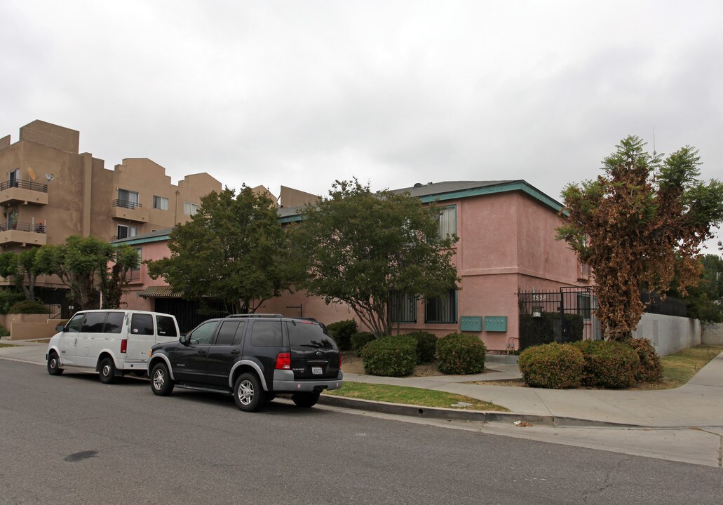 7538 Calvin Ave in Reseda, CA - Building Photo