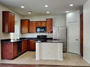 10822 Elfstrom Ave in Las Vegas, NV - Building Photo - Building Photo