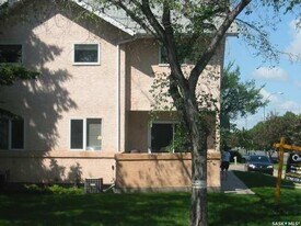 3802 Rae St in Regina, SK - Building Photo