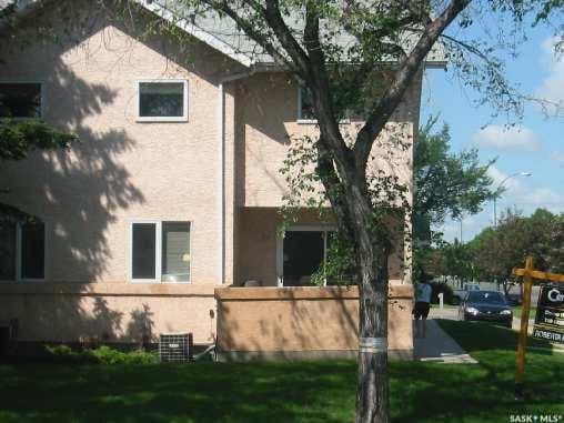 3802 Rae St in Regina, SK - Building Photo