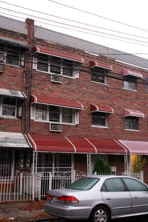 736 Commonwealth Ave in Bronx, NY - Foto de edificio