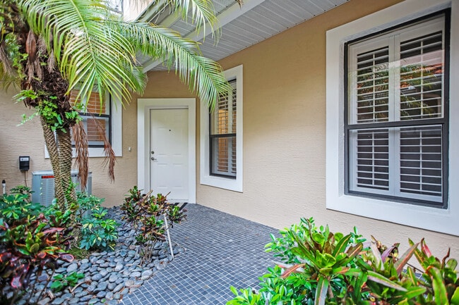 1010 Winderley Pl in Maitland, FL - Building Photo - Building Photo