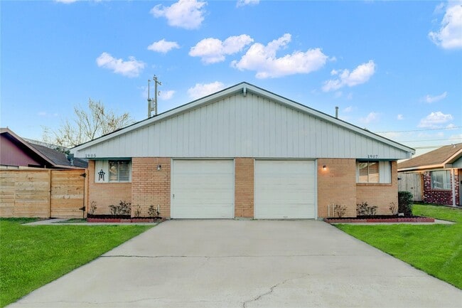 property at 1907 Bahama Dr