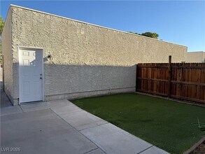764 Lawrence Dr in Henderson, NV - Building Photo - Building Photo