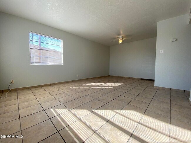 4700 Maxwell Ave in El Paso, TX - Building Photo - Building Photo