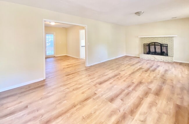 201 Chadford Rd in Irmo, SC - Building Photo - Building Photo