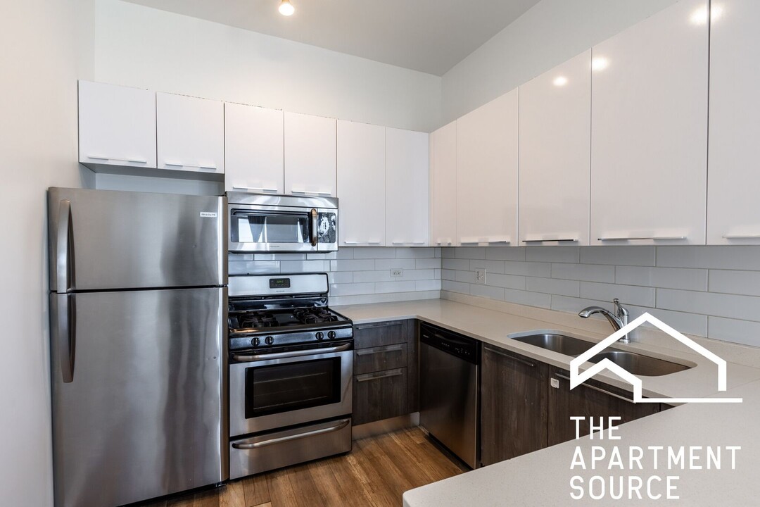 2700 W North Ave in Chicago, IL - Building Photo