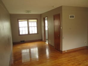 2403 Knapp St in Ames, IA - Foto de edificio - Building Photo