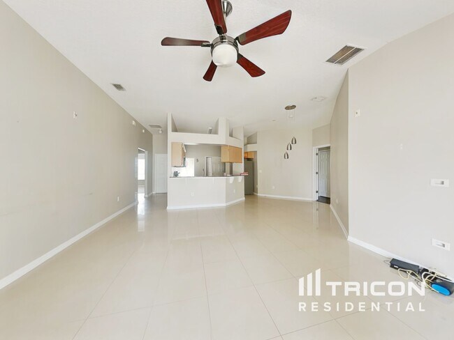 31017 Stone Arch Ave in Wesley Chapel, FL - Building Photo - Building Photo