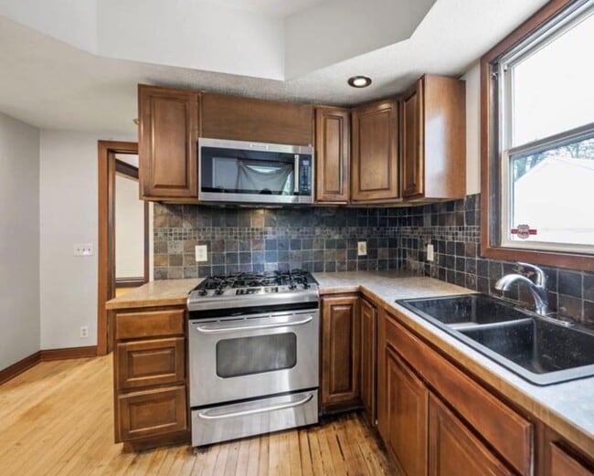 311 E 31st St in Minneapolis, MN - Building Photo - Building Photo