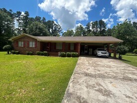 150 Stilwell Cir in Albany, GA - Building Photo