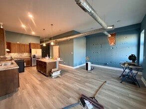 315 E Main St, Unit #201 in Ottumwa, IA - Foto de edificio - Building Photo