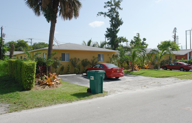 817 SW 29th St in Fort Lauderdale, FL - Foto de edificio - Building Photo